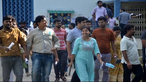 बायो और फिजिक्स को सुलझाया, केमेस्ट्री के प्रश्नों में उलझे छात्र, नीट परीक्षार्थियों ने बताया कैसा रहा एग्जाम