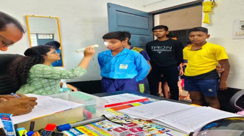 EYE FLU NEWS: स्कूली बच्चों में तेजी से फैल रहा आई फ्लू, शिक्षा विभाग ने सभी जिलों के लिए जारी किया निर्देश